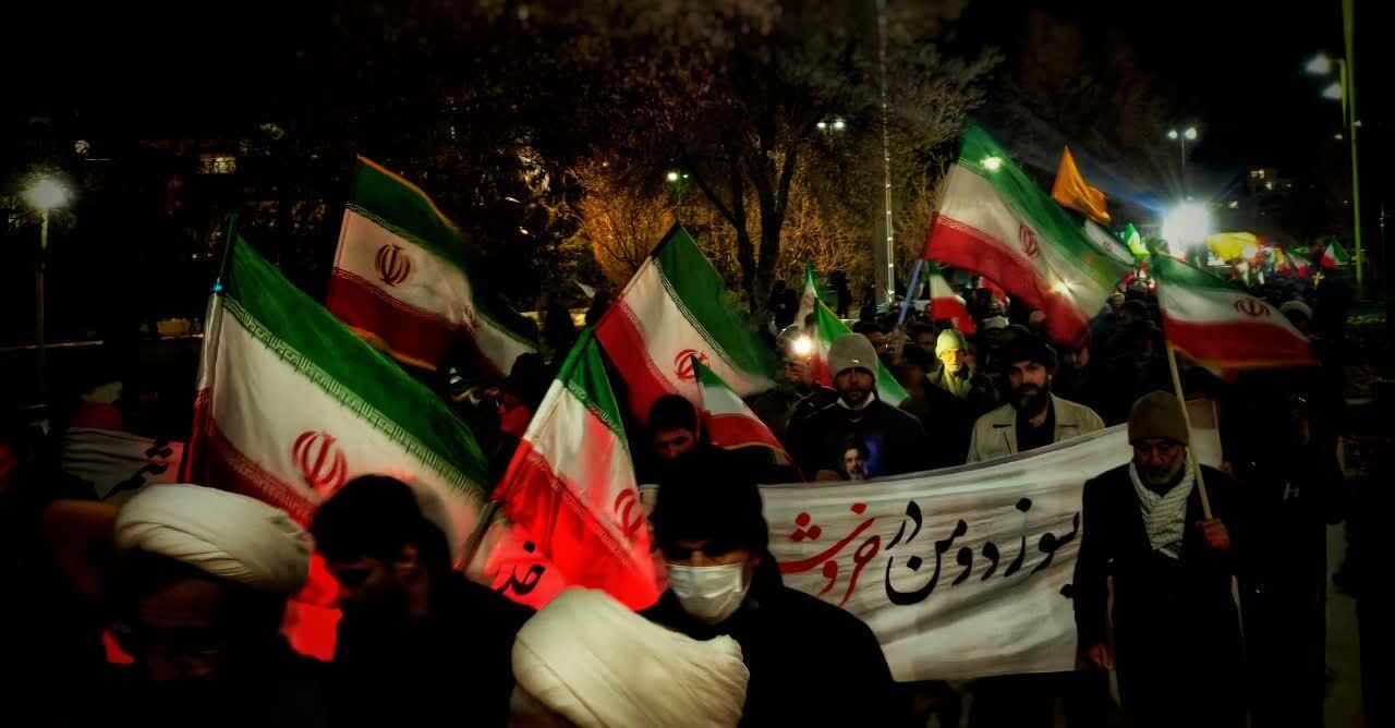 حماسه حضور خیابانی مردم بروجن در شب‌های سرد بام ایران +تصاویر