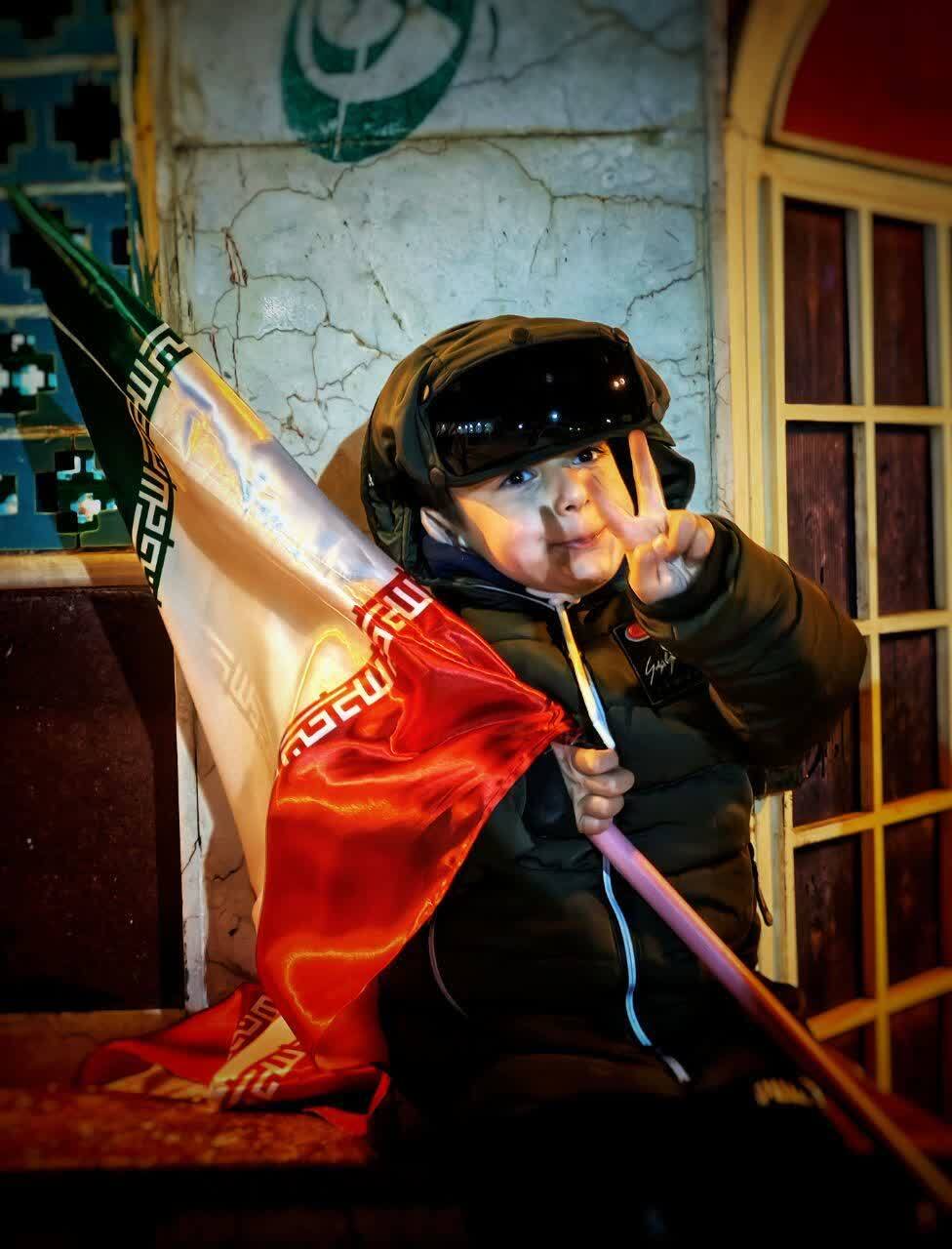 حماسه حضور خیابانی مردم بروجن در شب‌های سرد بام ایران +تصاویر