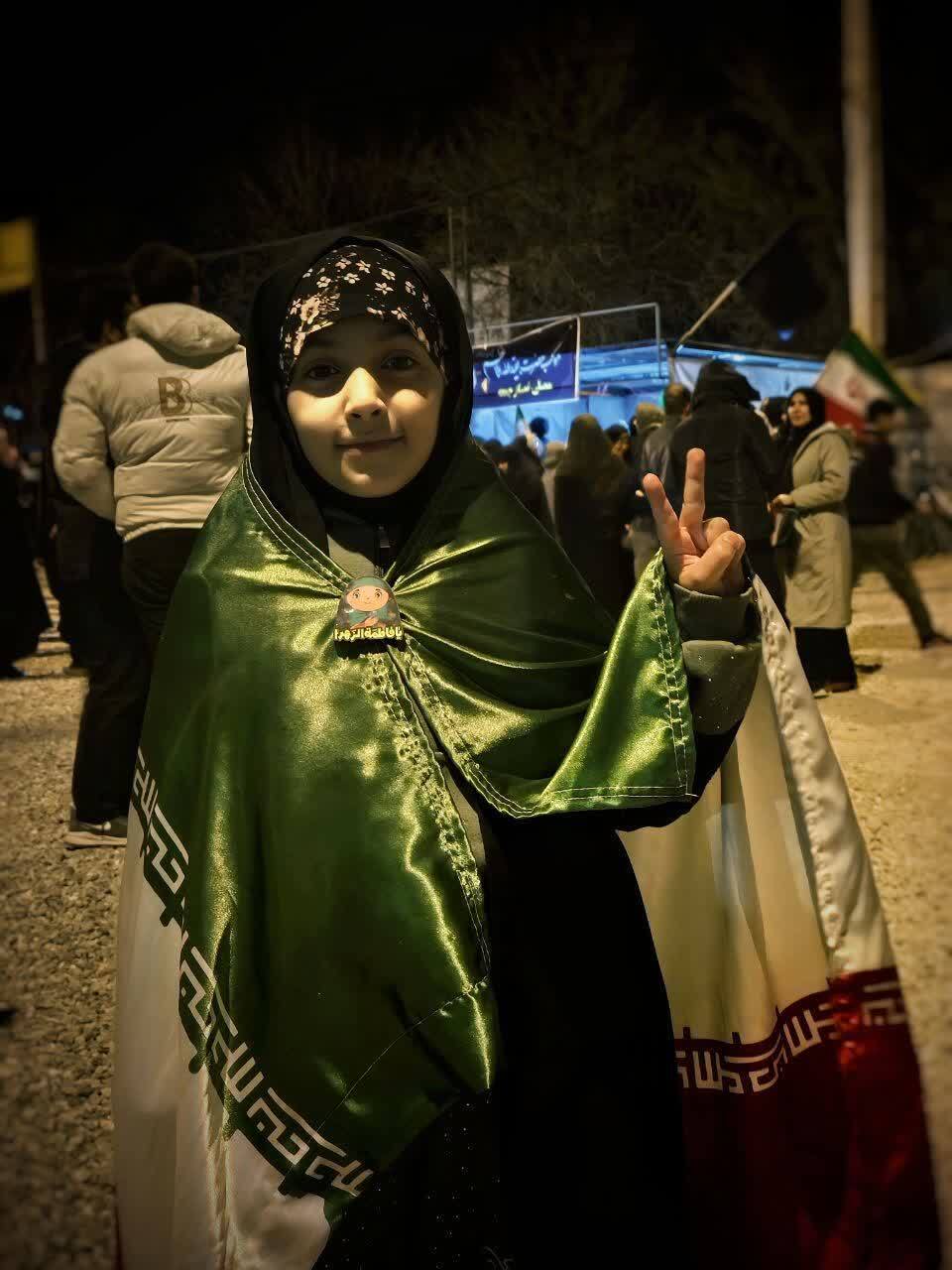 حماسه حضور خیابانی مردم بروجن در شب‌های سرد بام ایران +تصاویر