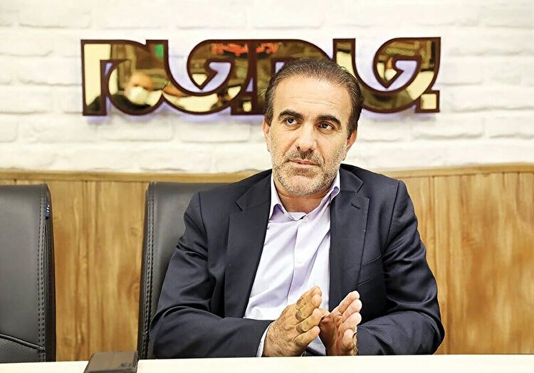 ‌ایستاده مثل کادر درمان