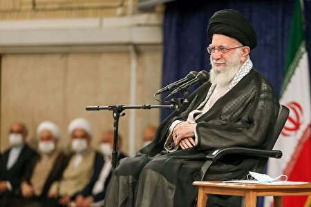 نظرات مراجع و احکام فقهی در باب تقلید از رهبر شهید انقلاب