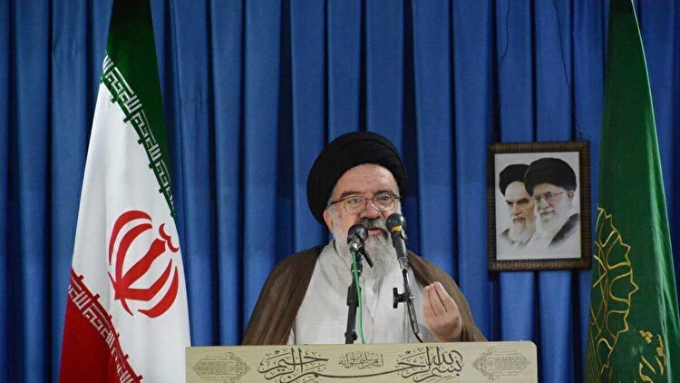 اعتماد به خدا و اتکای به مردم ارکان مقابله با دشمن است