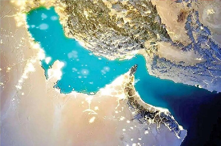 تردد شناور‌های نظامی از تنگه هرمز کماکان ممنوع است