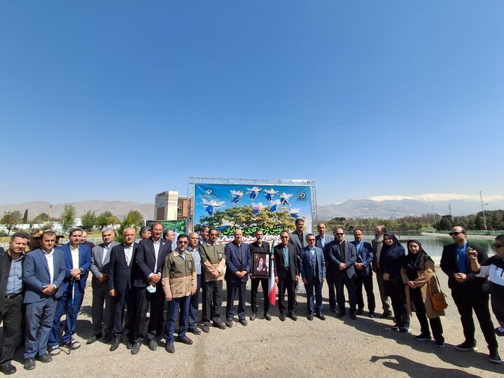 کاشت ۱۰۰۰۰ سرو به یاد دختران شهید میناب و رهبر شهید انقلاب در ورزشگاه آزادی