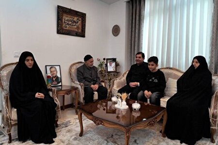 بصیرت مردم پشتیبان قطعی نیروهای مسلح کشور است