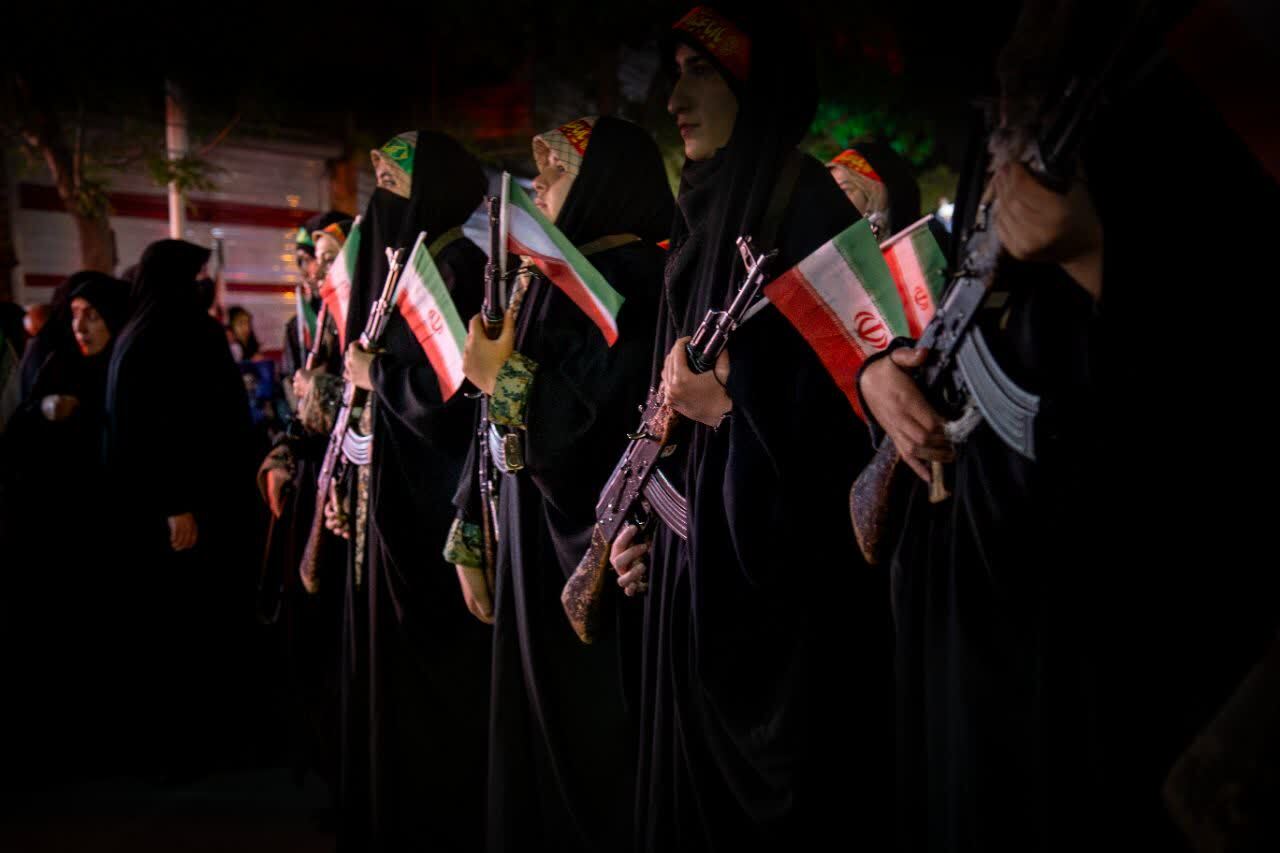 خیابان، در دست دختران جدانفدای بام ایران