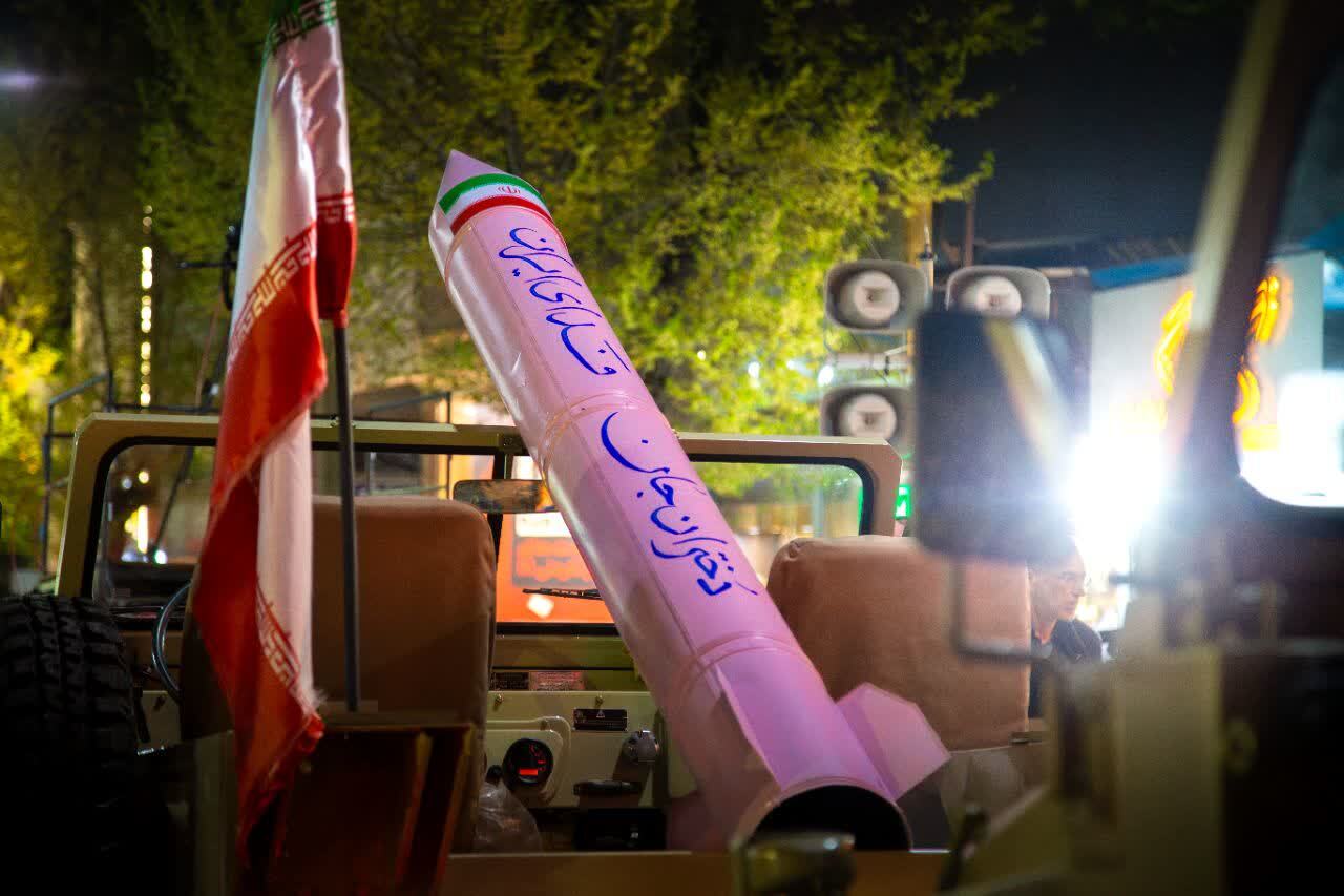 خیابان، در دست دختران جدانفدای بام ایران