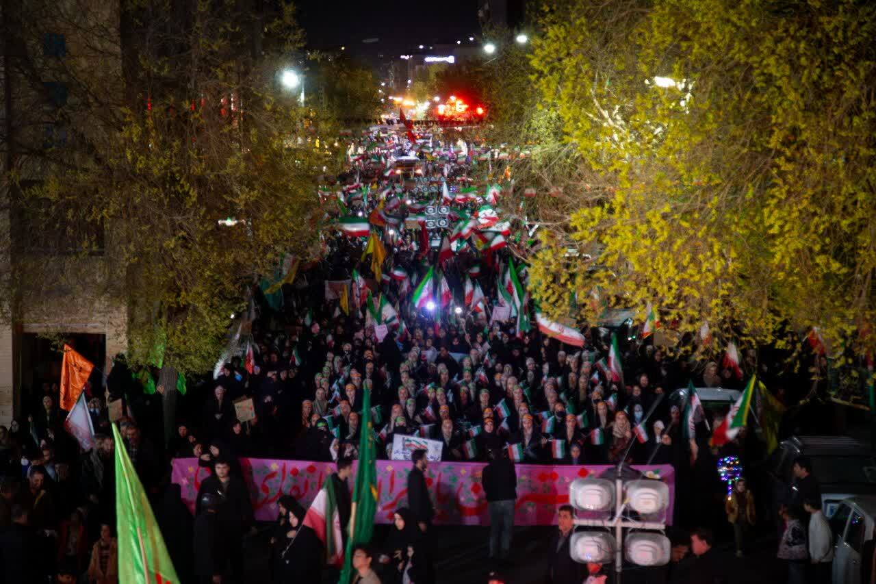 خیابان، در دست دختران جدانفدای بام ایران