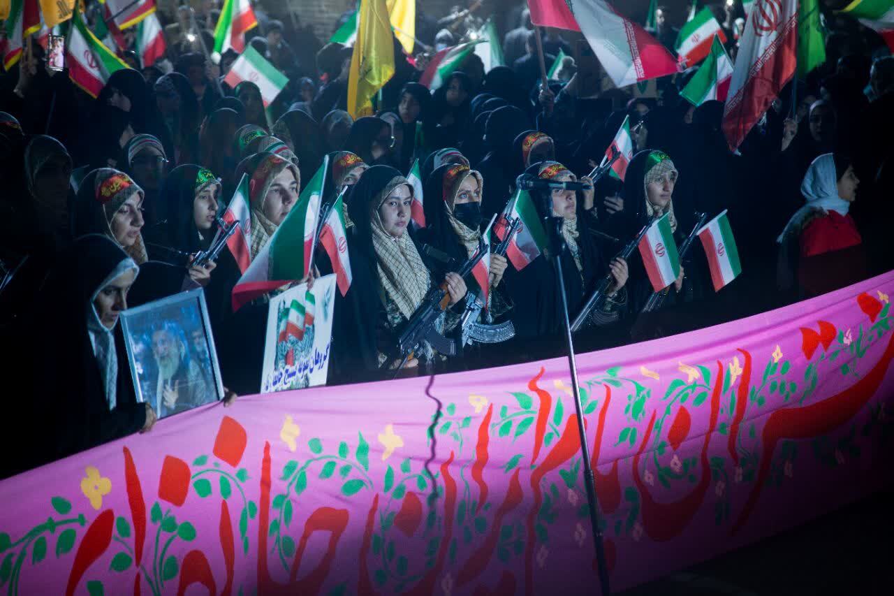 خیابان، در دست دختران جدانفدای بام ایران