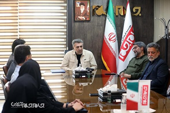 گزارش تصویری | مراسم تقدیر از خدمات مدیر روابط عمومی موسسه جام جم 