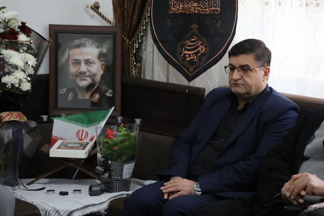 دیدار استاندار چهارمحال و بختیاری با خانواده سرداران شهید +تصاویر دیدار استاندار چهارمحال و بختیاری با خانواده سرداران شهید +تصاویر