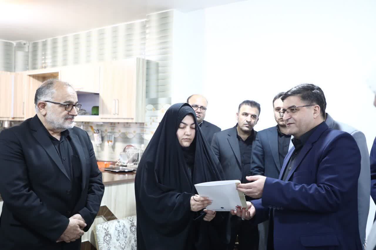 دیدار استاندار چهارمحال و بختیاری با خانواده سرداران شهید +تصاویر دیدار استاندار چهارمحال و بختیاری با خانواده سرداران شهید +تصاویر