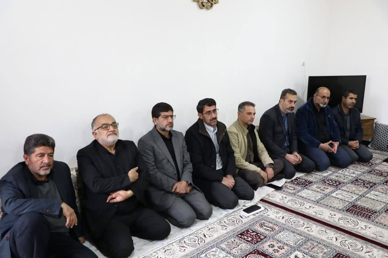 دیدار استاندار چهارمحال و بختیاری با خانواده سرداران شهید +تصاویر دیدار استاندار چهارمحال و بختیاری با خانواده سرداران شهید +تصاویر