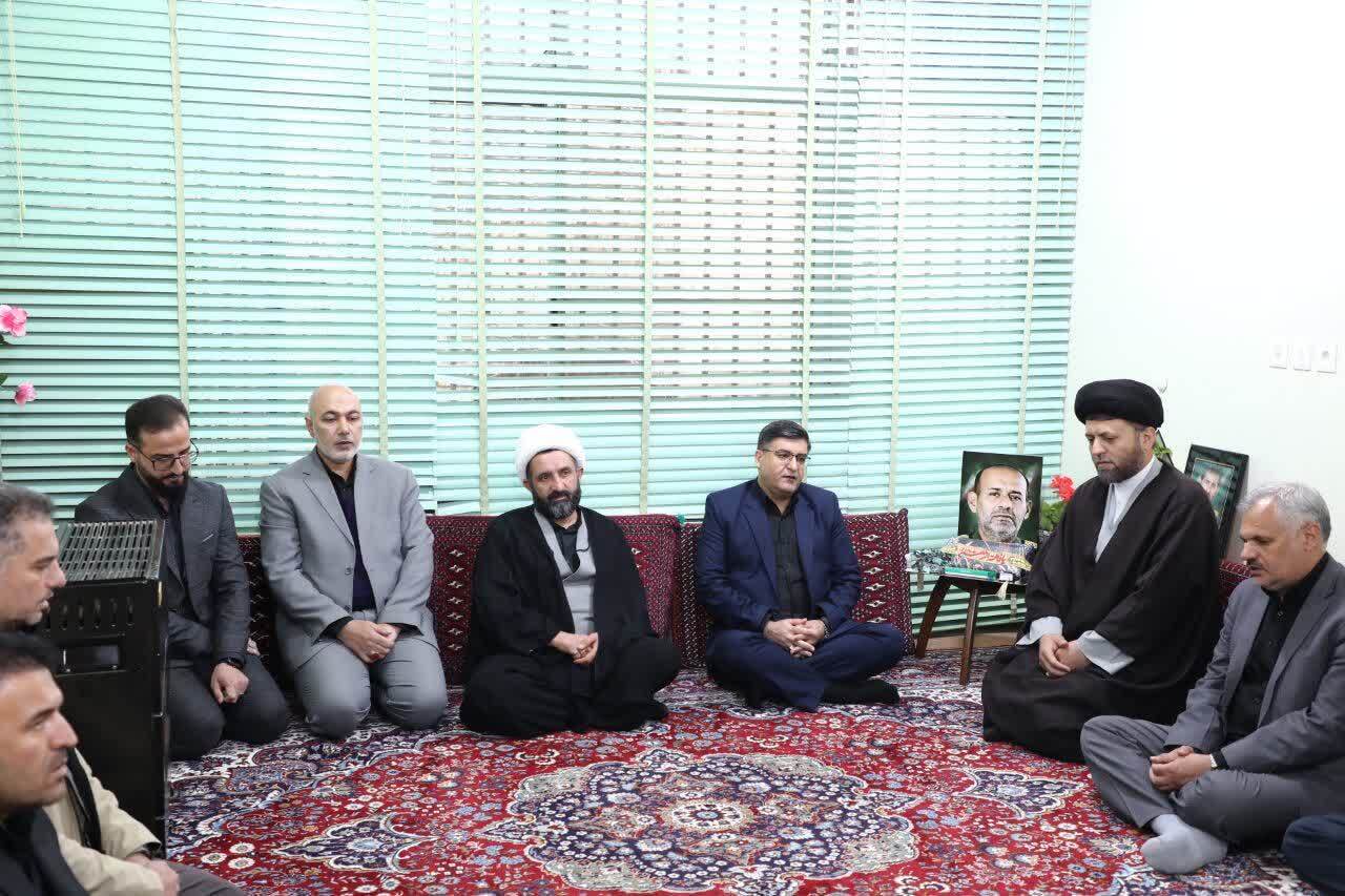 دیدار استاندار چهارمحال و بختیاری با خانواده سرداران شهید +تصاویر دیدار استاندار چهارمحال و بختیاری با خانواده سرداران شهید +تصاویر