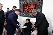 دیدار استاندار چهارمحال و بختیاری با خانواده سرداران شهید +تصاویر