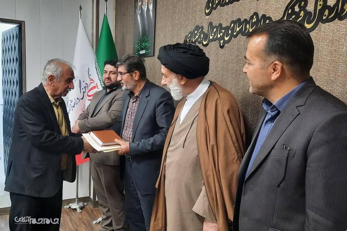 رونمایی از تابلوی هنری «تجلی نور از تاریکی» در شهرکرد