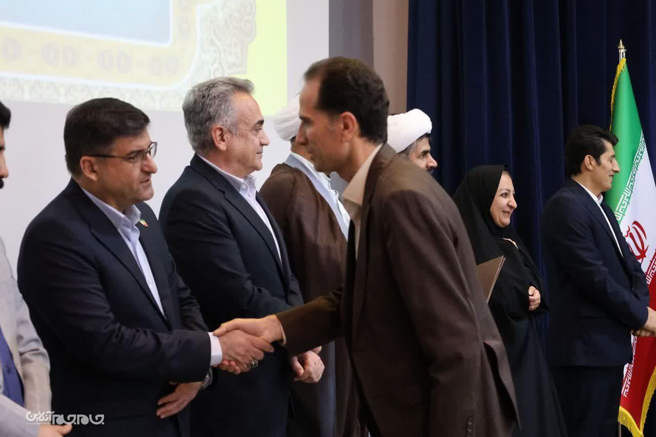 تجلیل از اساتید دانشگاه شهرکرد به مناسبت روز معلم +تصاویر