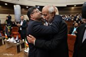 تجلیل استاندار چهارمحال و بختیاری از معلم دوران تحصیل خود