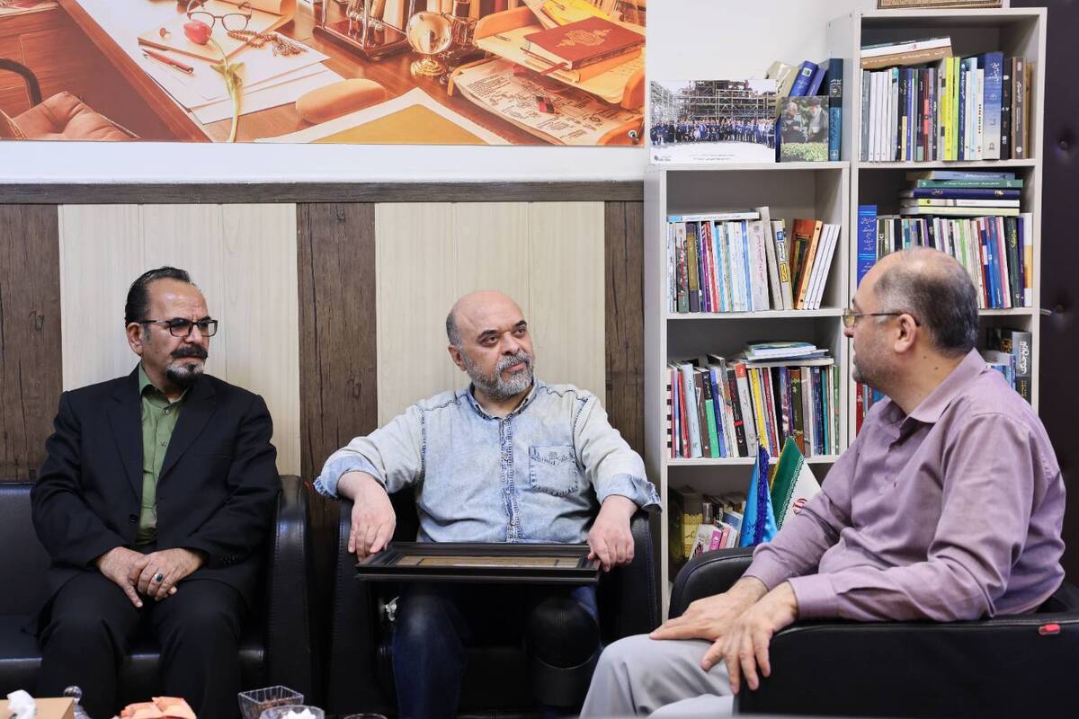 مدیرکل روابط‌عمومی سازمان صداوسیما با آرش نوذری، بازیگر تلویزیون و تئاتر، دیدار تازه کرد و قدردان سال‌ها فعالیت هنری او در تلویزیون شد.