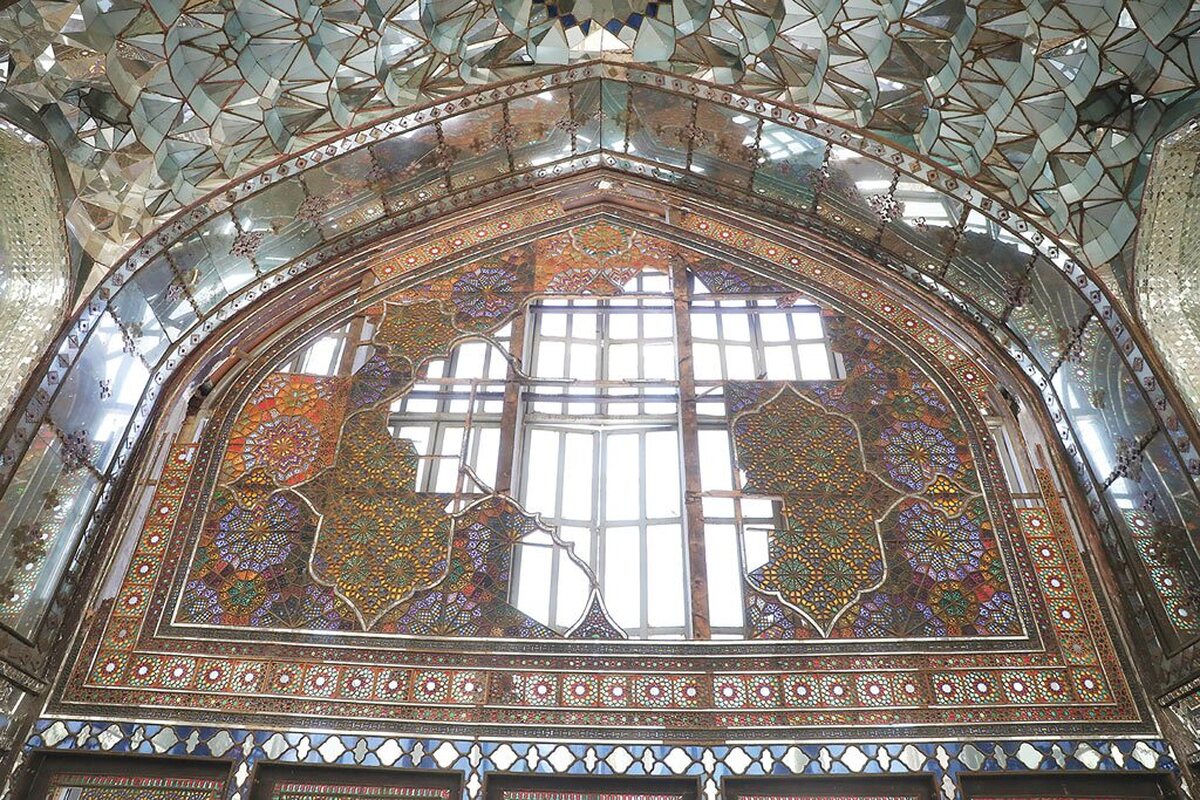 طی روزهای اخیر فهرست بلندبالایی از سوی سازمان میراث‌ فرهنگی‌ و گردشگری درخصوص آمار بناهای تاریخی و موزه‌های کشور منتشر شد که نظرکردن به هرکدام از اسامی این فهرست، قلب هر ایرانی را به‌درد می‌آورد: از خانه‌موزه «مقدم» گرفته تا مجموعه فرهنگی‌-تاریخی سعدآباد، برج آزادی، باغ‌موزه قصر و بخش‌هایی از میدان ارگ تا کاخ گلستان که در ردیف یکی از پرقدمت‌ترین بناهای پایتخت به‌شمار می‌رود.