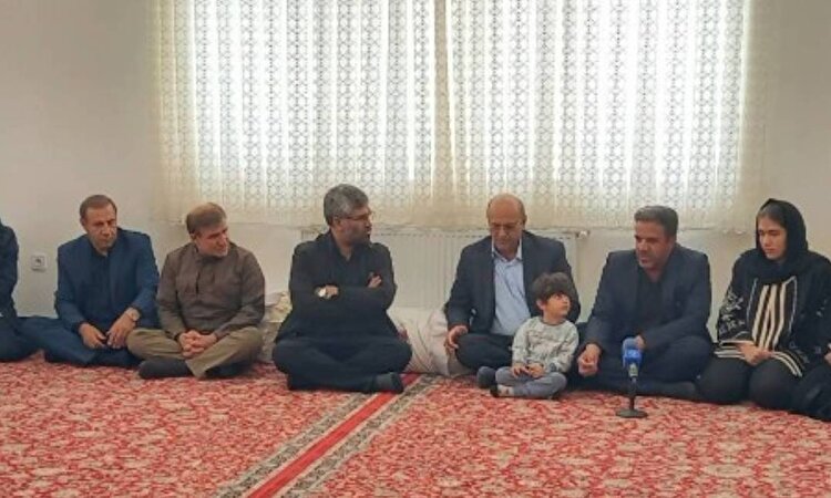 دیدار معاون استان‌های رسانه ملی با خانواده شهدای جنگ رمضان استان کهگیلویه و بویراحمد