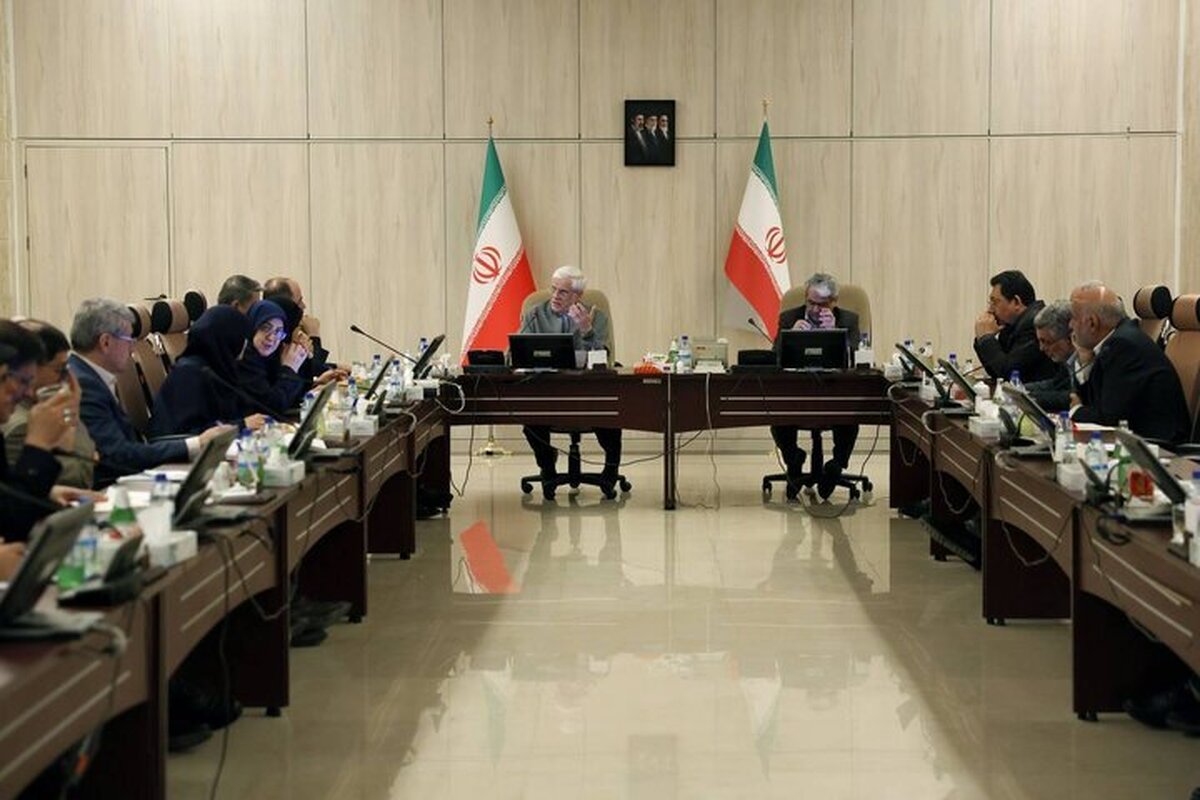 معاون اول رئیس‌ جمهور با قدردانی از تیم مذاکره‌کننده ایران، تأکید کرد: این تیم باشجاعت و تدبیر در حال دفاع از منافع ملی است و لازم است همه بخش‌ها از آن حمایت کنند.