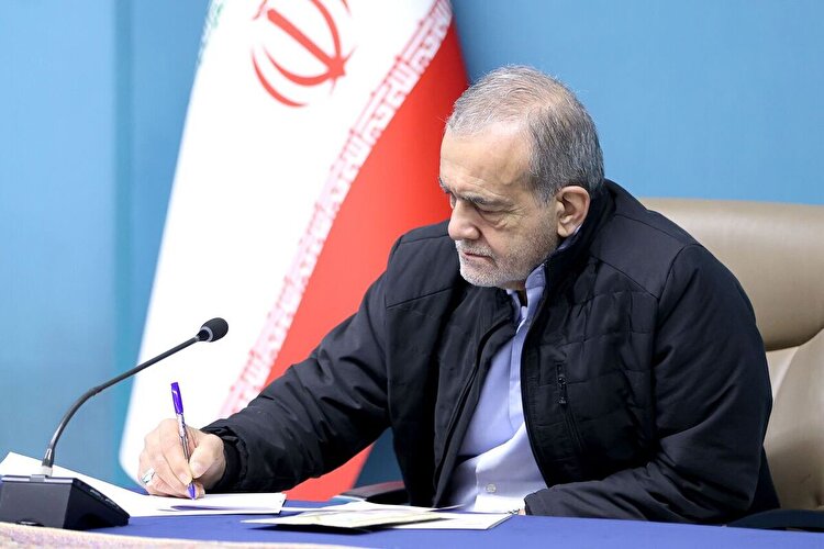 پزشکیان: کهن‌سال‌ترین موجود زنده آسیا ریشه در خاکی دارد که همان زمان ایران نام داشته است