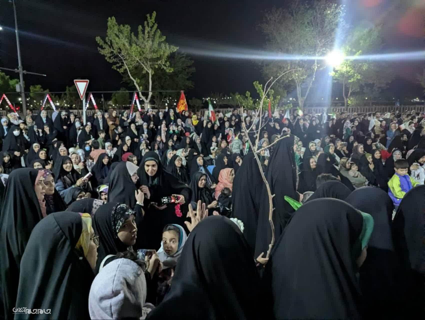 خیابان شهرکرد میزبان  جشن پیوند یک زوج جوان +تصاویر