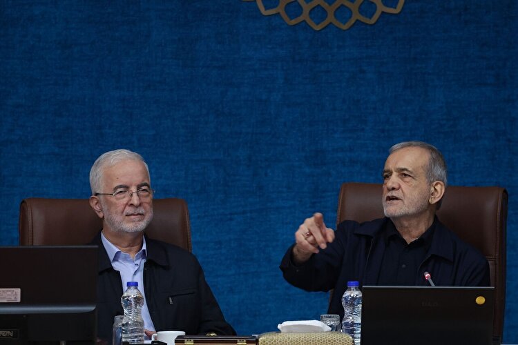 دشمن تصور می‌کند می‌تواند با فشار‌های اقتصادی، تاب‌آوری کشور را تضعیف کند/ روش‌های جدید و راهکار‌های خلاقانه برای عبور از مشکلات طراحی شود