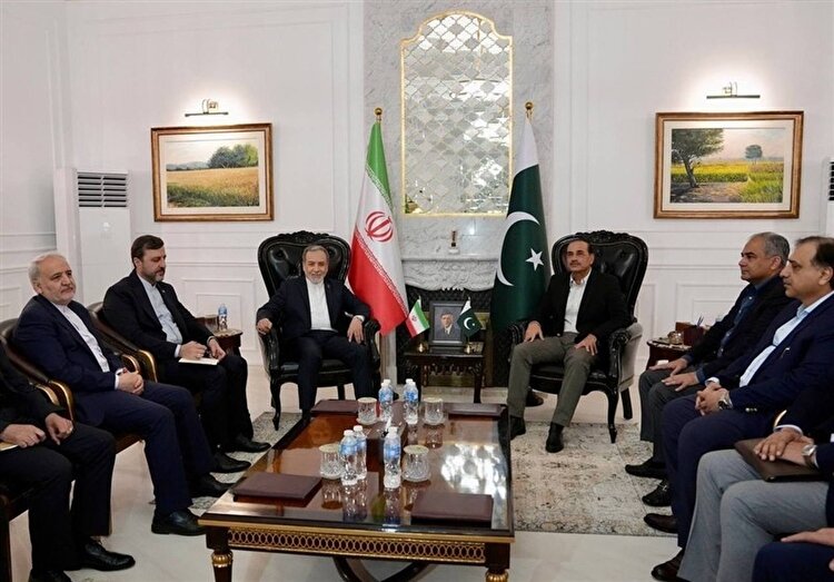 دیدار عراقچی با فرمانده ارتش پاکستان