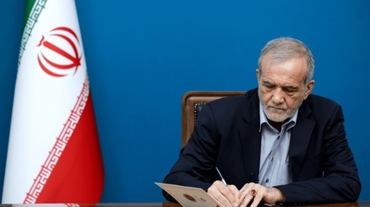 رئیس جمهور : امیدواریم شکست‌های تاریخی عبرت مستکبران شود