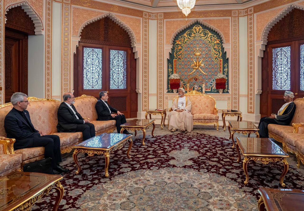 رایزنی عراقچی با سلطان عمان درباره امنیت تنگه هرمز