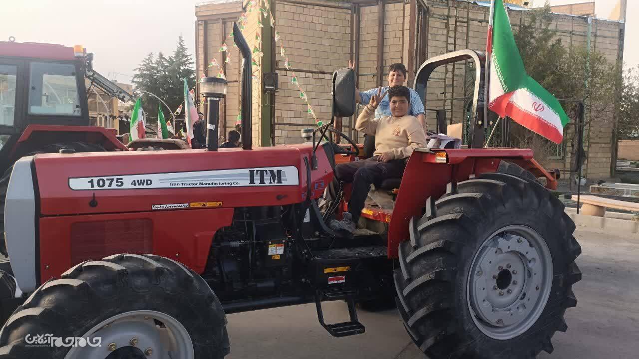 رژه خودرویی تراکتور سواران شهر نقنه