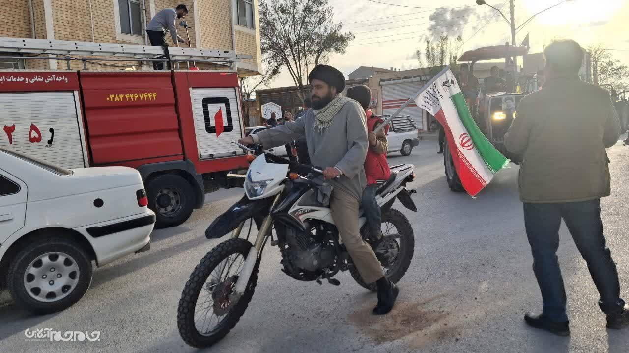 رژه خودرویی تراکتور سواران شهر نقنه