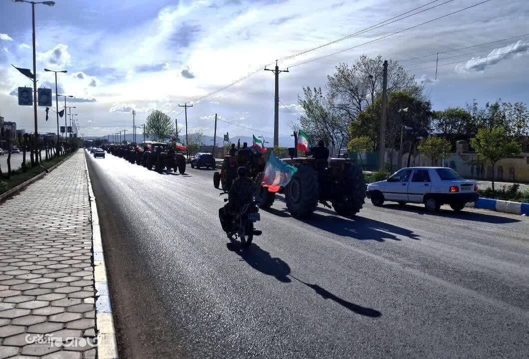 رژه خودرویی تراکتور سواران شهر نقنه