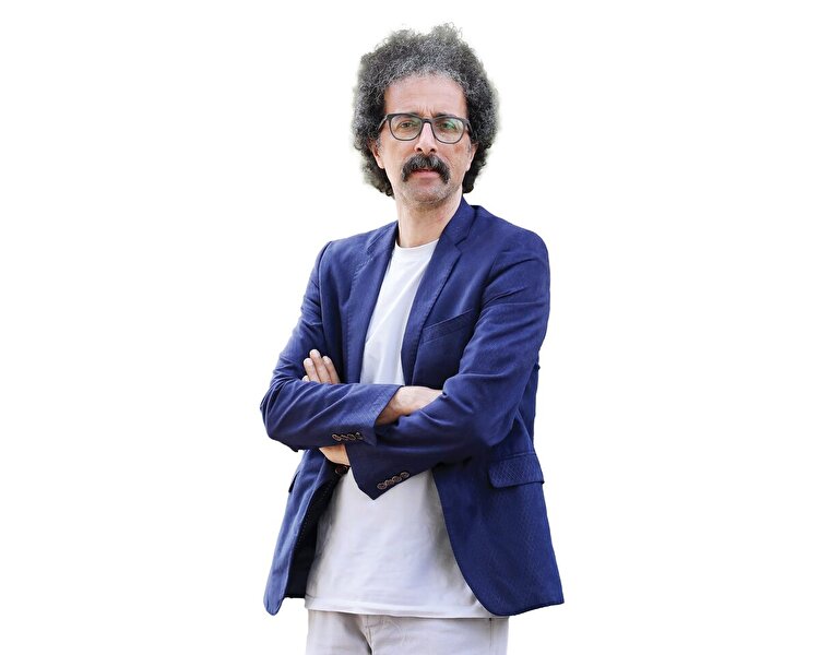 هنـرمند باید با مردم باشد