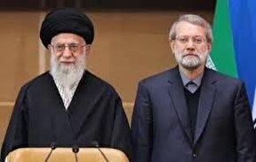 عکس | قاب‌های ماندگار از حضور رهبر شهید انقلاب اسلامی در صداوسیما با شهید علی لاریجانی