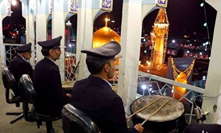 ببینید | نقاره‌‌زنی در شب میلاد امام رضا(ع)