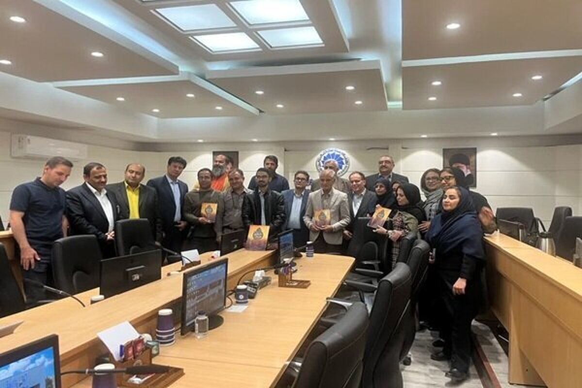 کتاب «رازهای تندرستان مردم شناسی یک جشن باستانی» در کرمان رونمایی شد