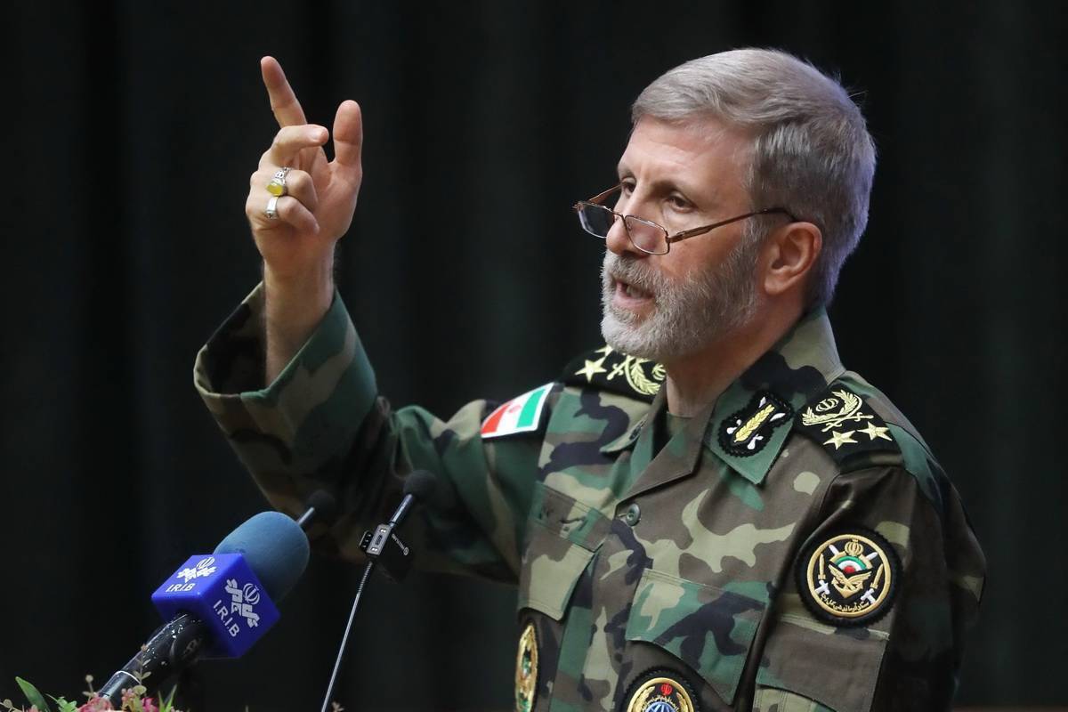 سرلشکر حاتمی: در صفوف مستحکم دفاعی آماده جان‌فدایی برای ایران هستیم