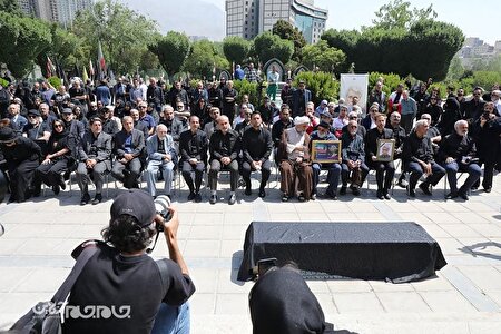 گزارش تصویری | تشییع پیکر زنده‌یاد بهروز رضوی با حضور مدیران رسانه ملی و هنرمندان پیشکسوت