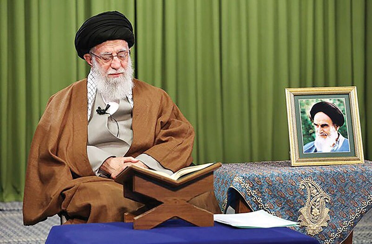 رهبر شهید انقلاب به‌عنوان یکی از مفسران اجتماعی در عصر حاضر، دغدغه‌ عملیاتی کردن قرآن در متن زندگی انسان کنونی را داشته‌اند. لذا اهتمام ویژه‌ای به موضوع جامعه و حکمرانی اسلامی داشتند و خوانش ایشان از آیات قرآن و مباحث تفسیری متناسب با حکومت اسلامی با توجه به انقلاب اسلامی است.