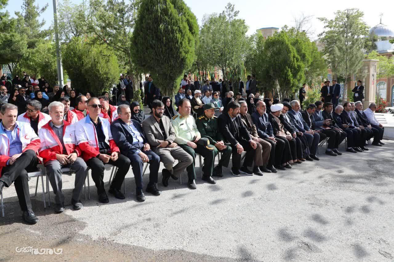 تجلیل از مقام رفیع شهدای دفاع مقدس در گلزار شهدای شهرکرد +تصاویر تجلیل از مقام رفیع شهدای دفاع مقدس در گلزار شهدای شهرکرد +تصاویر