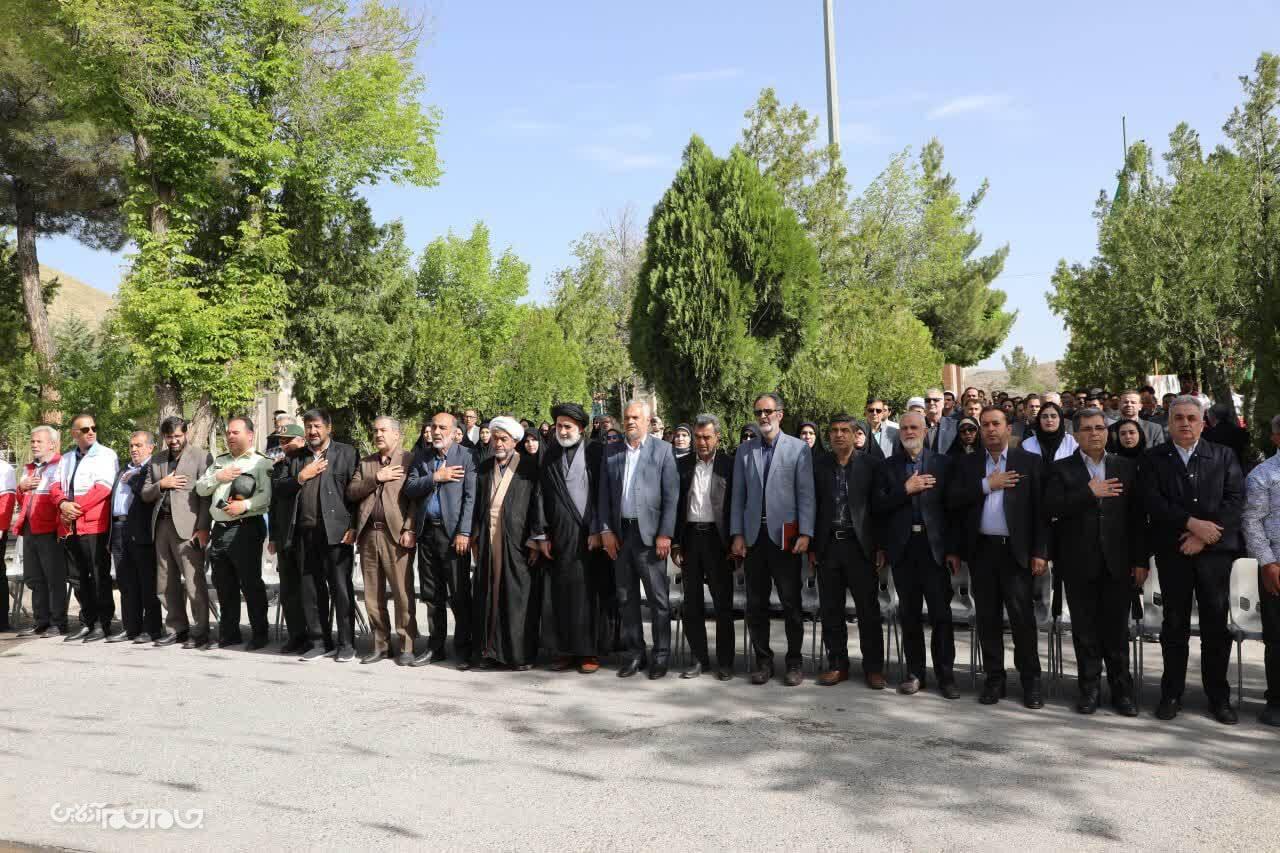 تجلیل از مقام رفیع شهدای دفاع مقدس در گلزار شهدای شهرکرد +تصاویر تجلیل از مقام رفیع شهدای دفاع مقدس در گلزار شهدای شهرکرد +تصاویر
