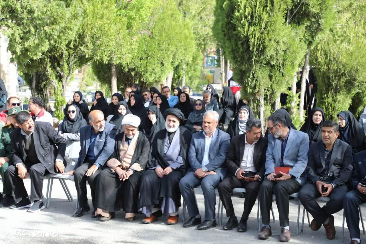 تجلیل از مقام رفیع شهدای دفاع مقدس در گلزار شهدای شهرکرد +تصاویر تجلیل از مقام رفیع شهدای دفاع مقدس در گلزار شهدای شهرکرد +تصاویر