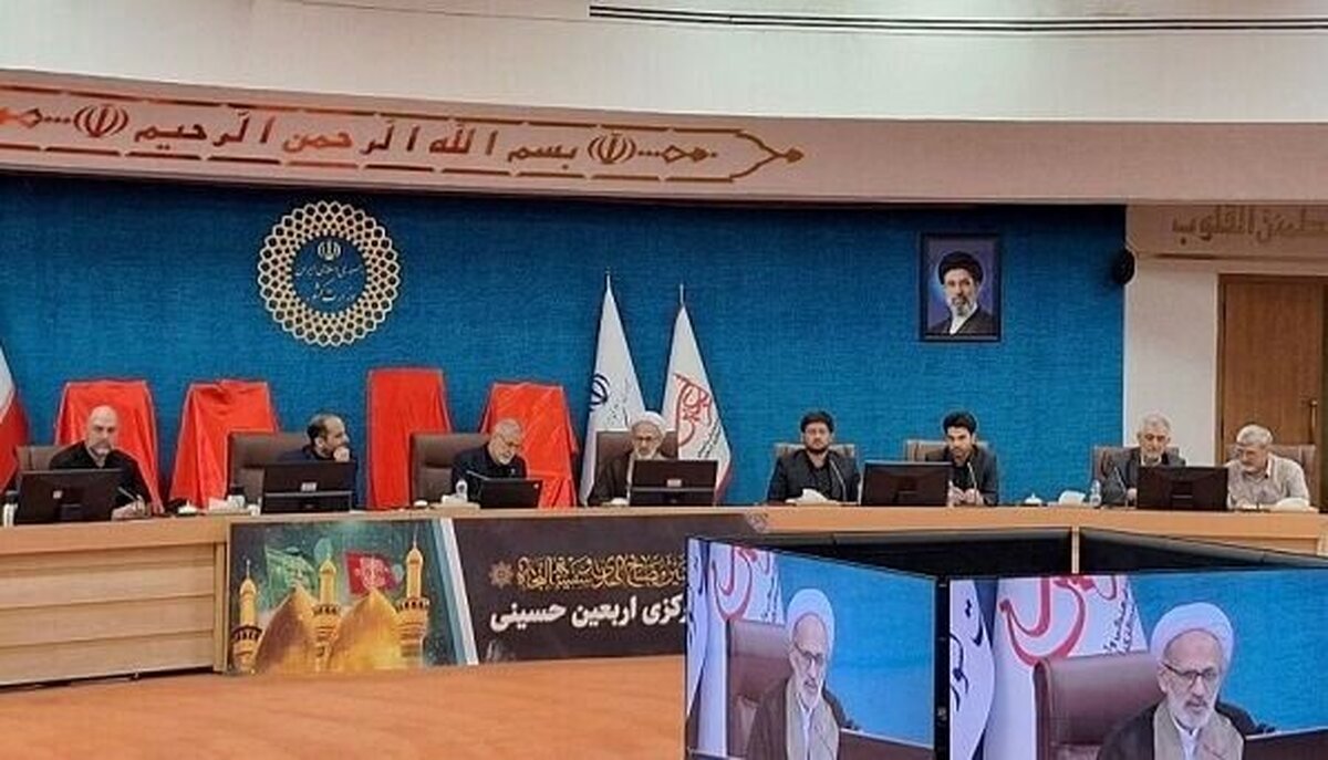 رییس ستاد اربعین وزارت کشور با ابیان اینکه شعار اربعین در سال ۱۴۰۵ برگرفته از سخن رهبر شهید «مثلی لا یبایع مثله» گفت: اربعین اساساً حرکتی فرهنگی، اعتقادی و تمدنی است و شعار سال اربعین، بر مبنای پژوهش، اجماع جبهه مقاومت و مشارکت جهان تشیع، مسیر آینده این حرکت را در جهان اسلام ترسیم می‌کند.