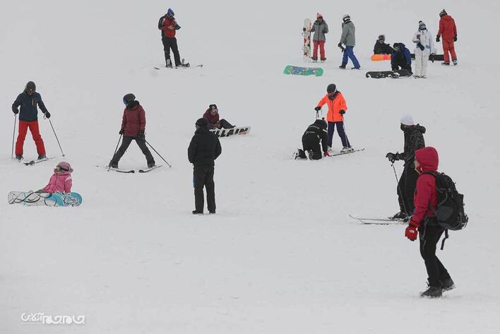 تصاویری جالب از بارش برف در پیست اسکی توچال