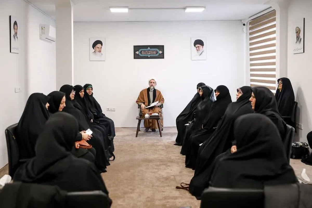 دیدار بانوان تأثیرگذار استان با نماینده ولی فقیه و امام جمعه قزوین