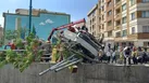 عکس | جزئیات واژگونی کامیون حامل کپسول‌های اکسیژن در بزرگراه امام علی