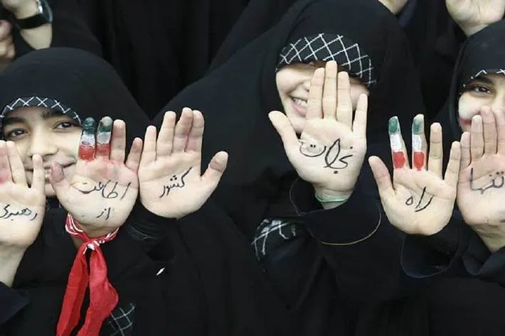 ۱۳ آبان، روزی فراتر از نام دانش آموز